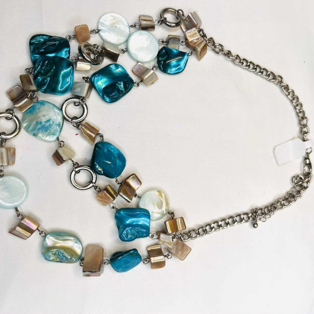 Vintage Mother of Pearl Shell Necklace Turquoise Tones Metal 43–51 cm